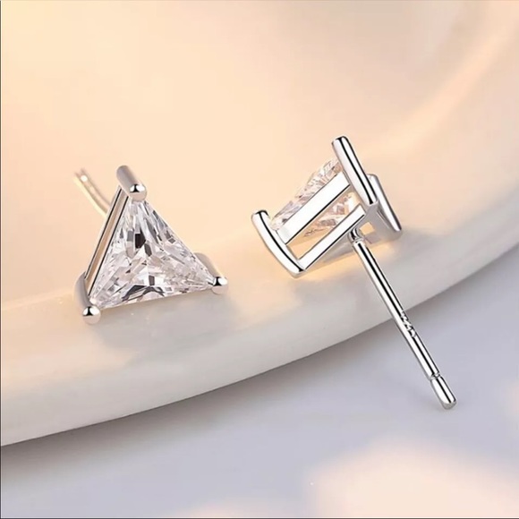 925 sterling silver unisex diamond triangle stud earrings - Picture 2 of 4
